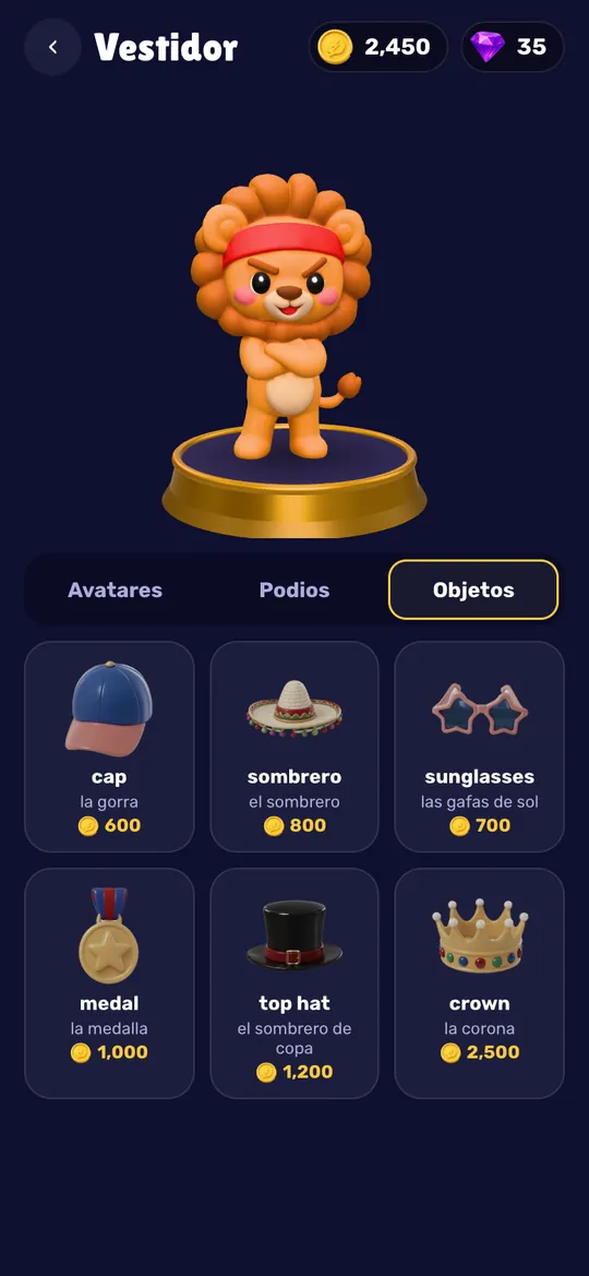 El vestidor: el león sobre su podio de oro, arriba de los objetos: gorra, sombrero, lentes, medalla, sombrero de copa y corona